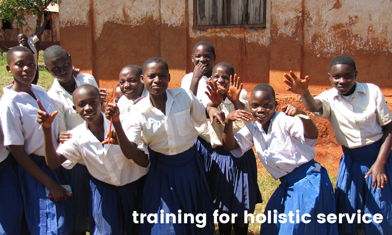 Schülerinnen in Afrika, Text: training for holistic service